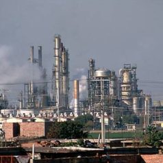 Ofrece AMLO construir hasta cinco refinerías